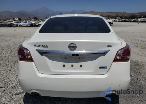 2013 Nissan Altima 2.5 z USA, uszkodzony, nr VIN 1N4AL3AP4DN413191